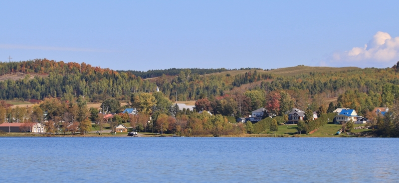 Municipalité_de_Lac-des-Aigles_vue_du_Lac_01_octobre_2016.JPG