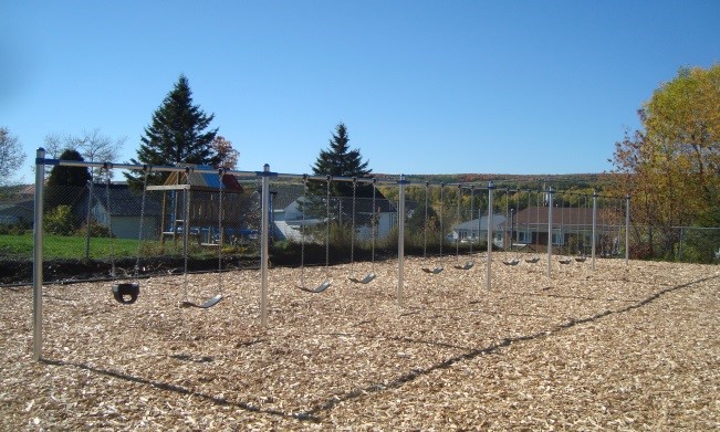 Balancoir cour école